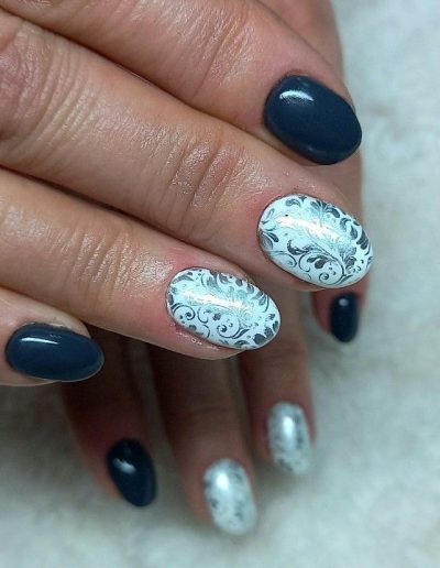manicure hybrydowy z dużym zdobieniem3